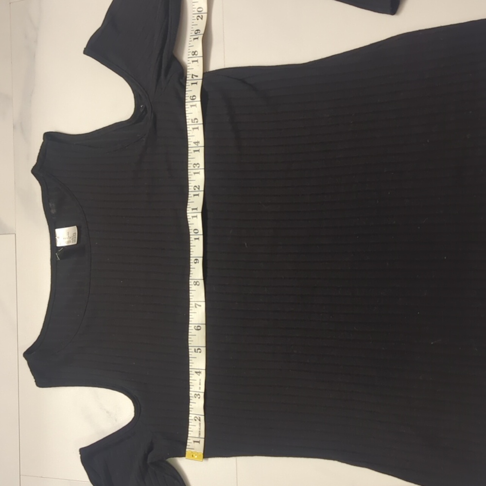 Chic Black Cold Shoulder Top - Picture 4 of 7